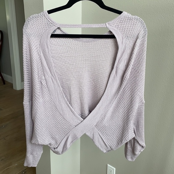 Backless lavender sweater - Picture 2 of 2